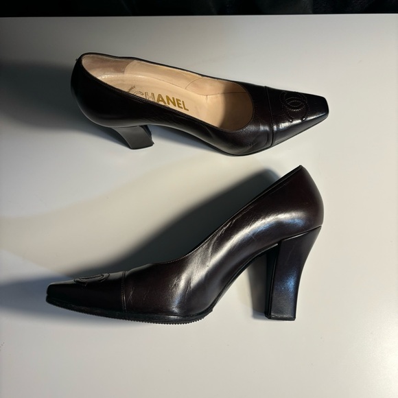Vintage Chanel Double CC Cap Toe Lambskin Heel Pumps
Dark Brown - Picture 4 of 16